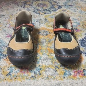J-41 Rebirth Adventure on Women Mary Jane Hiking Shoes in Size 6M